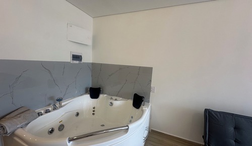 Luxury Apartment, Mountain View