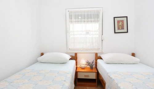 House (Six Bedroom Holiday Home)