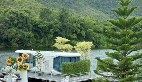 Family Room, River View