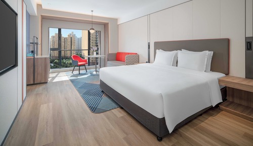 1 King Standard High Floor