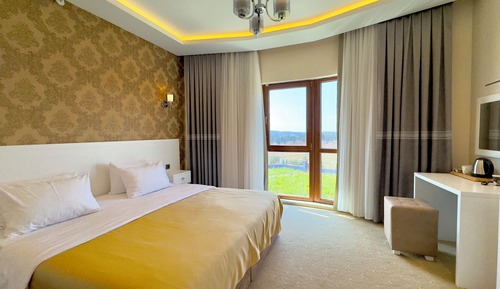 Superior Room, Valley View