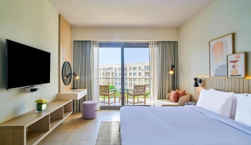 Executive Room Pool View