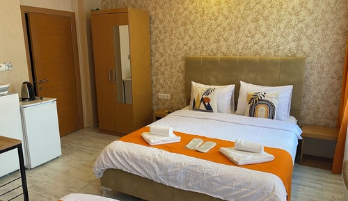 Basic Triple Room, City View