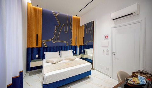 Deluxe Room, 1 King Bed, City View