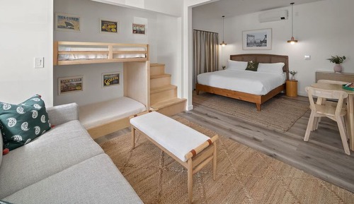 Deluxe Studio Suite, City View