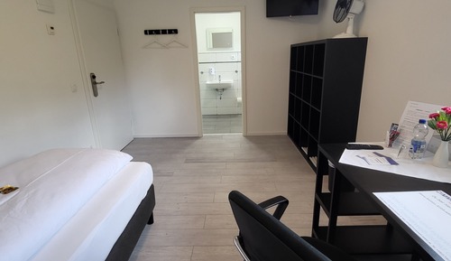 Single Room, Private Bathroom