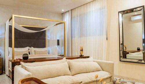 Premium Suite with Bathtub