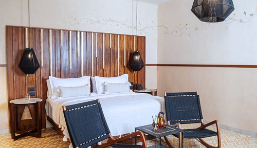 Junior Suite with Bathtub