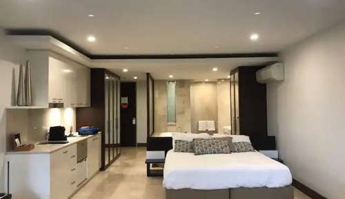 Deluxe Studio
