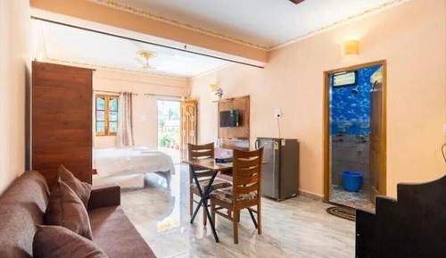 Executive Studio Suite, 1 Queen Bed with Sofa bed, Balcony, Garden View