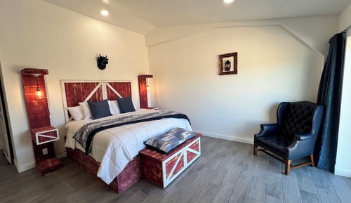 Design Double Room, 1 King Bed, Mountain View