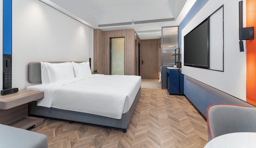 Standard Room, 1 King Bed (Minifridge, High Floor)
