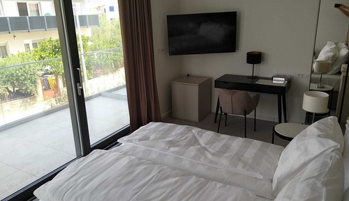 Deluxe Room, Balcony, Mountain View