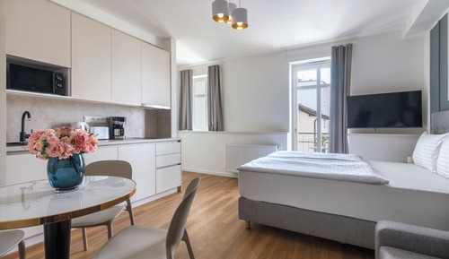 Executive Studio, Balcony, Courtyard View