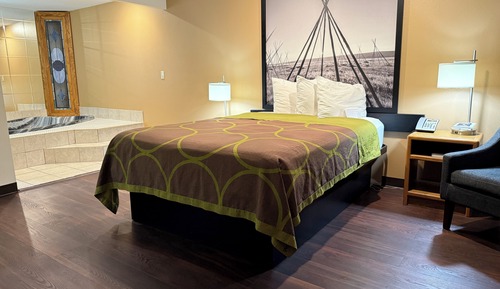 Queen bed Non-Smoking with Jacuzzi