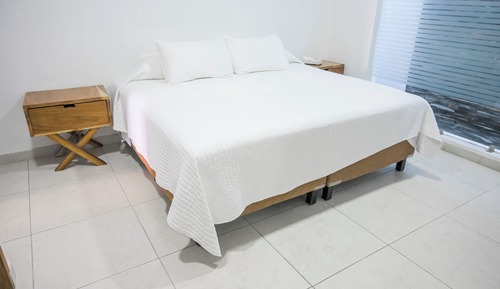 Basic Double or Twin Room, 1 King Bed, Courtyard View