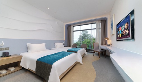 Deluxe Garden View Twin Bed Room