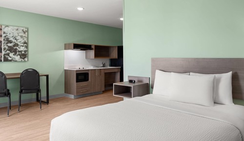 Suite, 1 Queen Bed, Accessible, Non Smoking (Bathtub W/grab Bars)