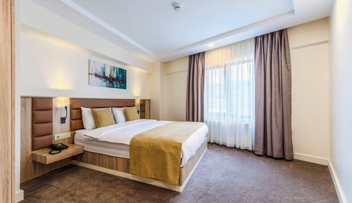 Corner Deluxe Room