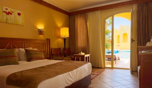 Romantic Swim Up Room