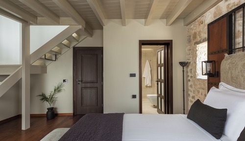 Deluxe Loft with Fireplace and Bathtub