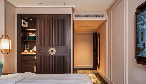 Connecting Room