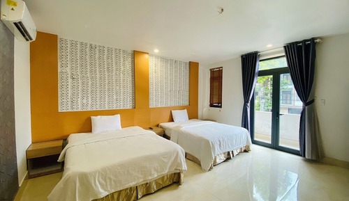 Comfort Quadruple Room, Balcony, Courtyard View