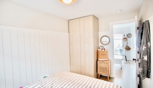 Classic Cabin 10 - 2 Queen Bedrooms +  2 Single and Sofa Bed, 1 Bathroom, Kitchen & Beachfront Views