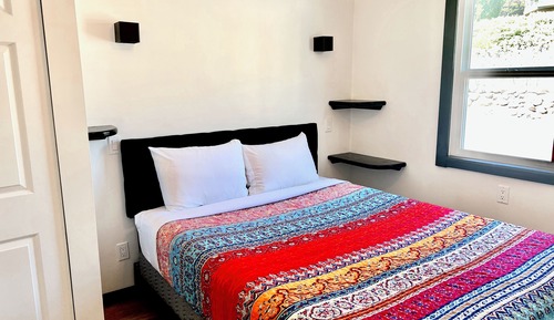 Classic Cabin 3 - 1 Queen Bedroom + Queen Sofa Bed, 1 Bathroom, Kitchen & Lake Views