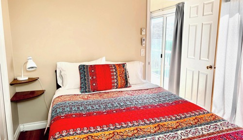 Classic Cabin 6 - 2 Queen Bedrooms + Queen Sofa Bed, 2 Bathrooms, Kitchen & Beachfront Views