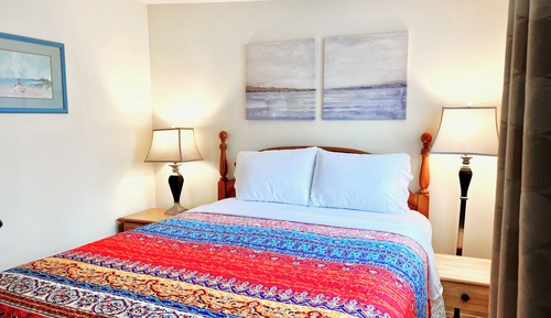 Classic Cabin 12 - 2 Queen Bedrooms +  Queen Sofa Bed, 1 Bathroom, Kitchen & Lakefront Views