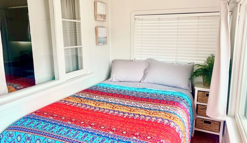 Classic Cabin 8 - 2 Bedrooms + 1 Queen Bed and 1 Double Bed, 1 Bathroom, Kitchen & Beachfront Views