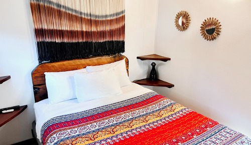 Classic Cabin 15 - 2 Queen Bedrooms, 1 Bathroom, Kitchen & Lakefront Views