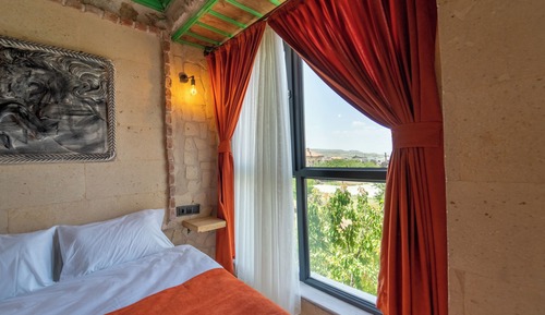 Deluxe Suite, 1 King Bed, Hot Tub, City View