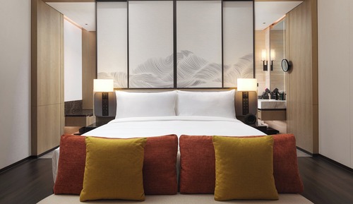 Standard Room, 1 King Bed (Courtyard Access, Pets Friendly)