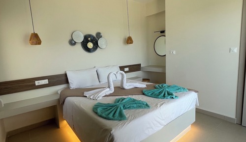 Deluxe Suite, 1 Queen Bed with Sofa bed, Non Smoking, Sea View