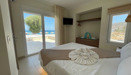 Deluxe Suite, 1 Queen Bed with Sofa bed, Non Smoking, Sea View