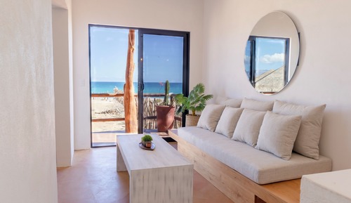 Comfort Cabin, 1 King Bed, Beach View, Beachfront