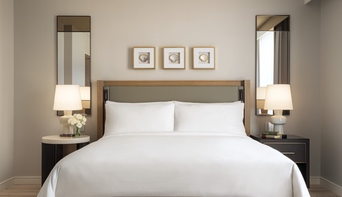 Fairmont Room, 1 King Bed, Mobility Accessible, Bay View (Roll in Shower)