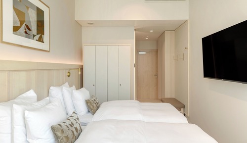 Twin Room (Solo Up)