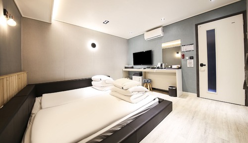 Family Triple Room, City View