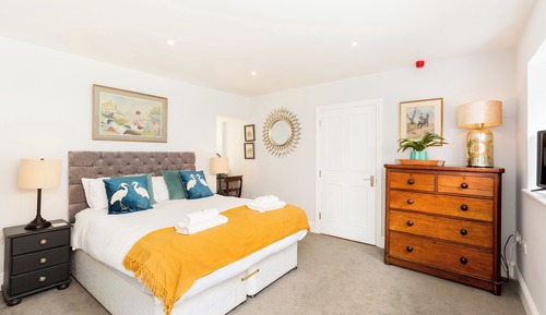 Executive Apartment, 1 King Bed, Private Bathroom, Courtyard Area