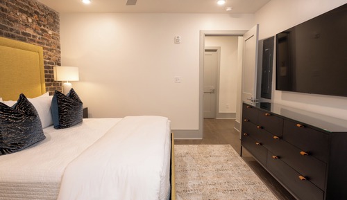 Exclusive Condo, 5 Bedrooms, Balcony (305)