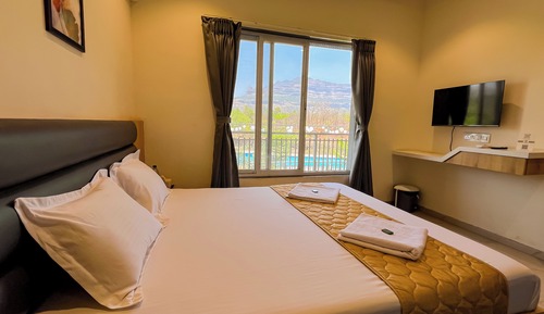 Deluxe Couple Room with View
