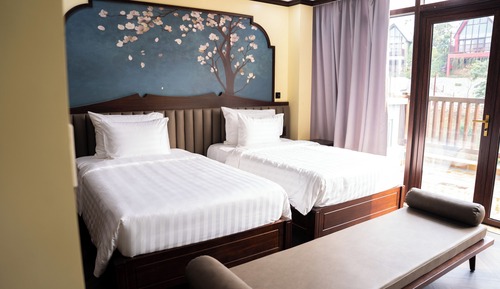 Suite, Lake View