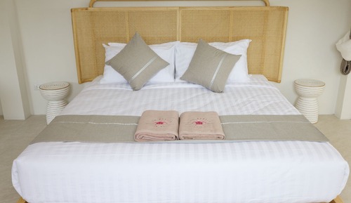 Deluxe Suite, 1 King Bed, Beach View