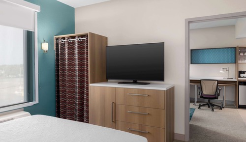 Suite, 1 Queen Bed, Accessible, Bathtub (Nonsmoking)