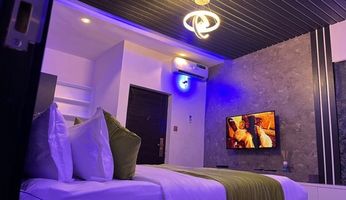 Suite, City View