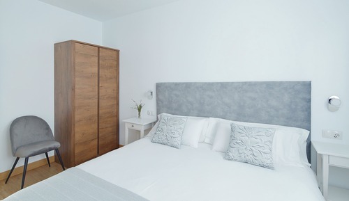 Apartment (Black)