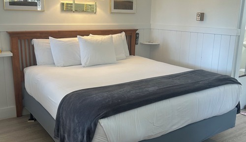 Deluxe Room, 1 King Bed, Kitchenette